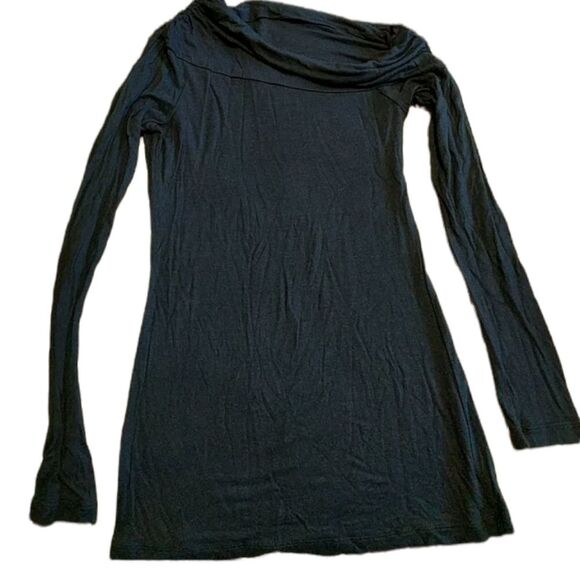 unknown Tops - Hang Off the Shoulder Top - Navy